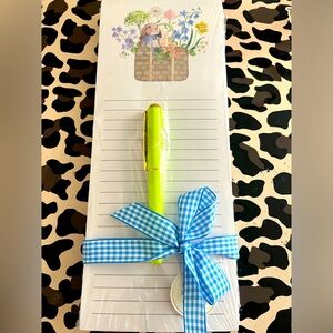 Bunny magnetic notepad 100 sheets pen included NWT